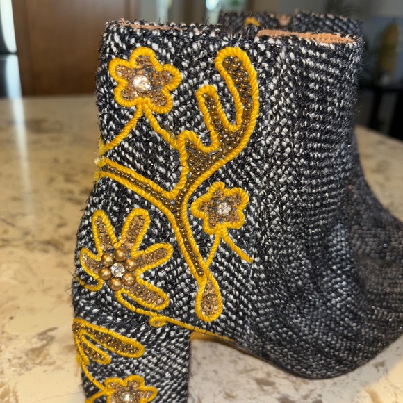 EUC Women’s Coral Blue Anthropologie Embroidered Herringbone Ankle Boots 37 - Picture 7 of 7